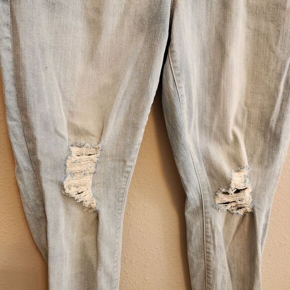 Torrid Distressed Boyfriend Jeans Light Wash Ripped Denim Size 12 Regular - Picture 3 of 12